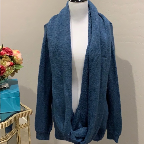 Forever 21 Sweaters - Forever 21 Crossover Shawl Sweater size small